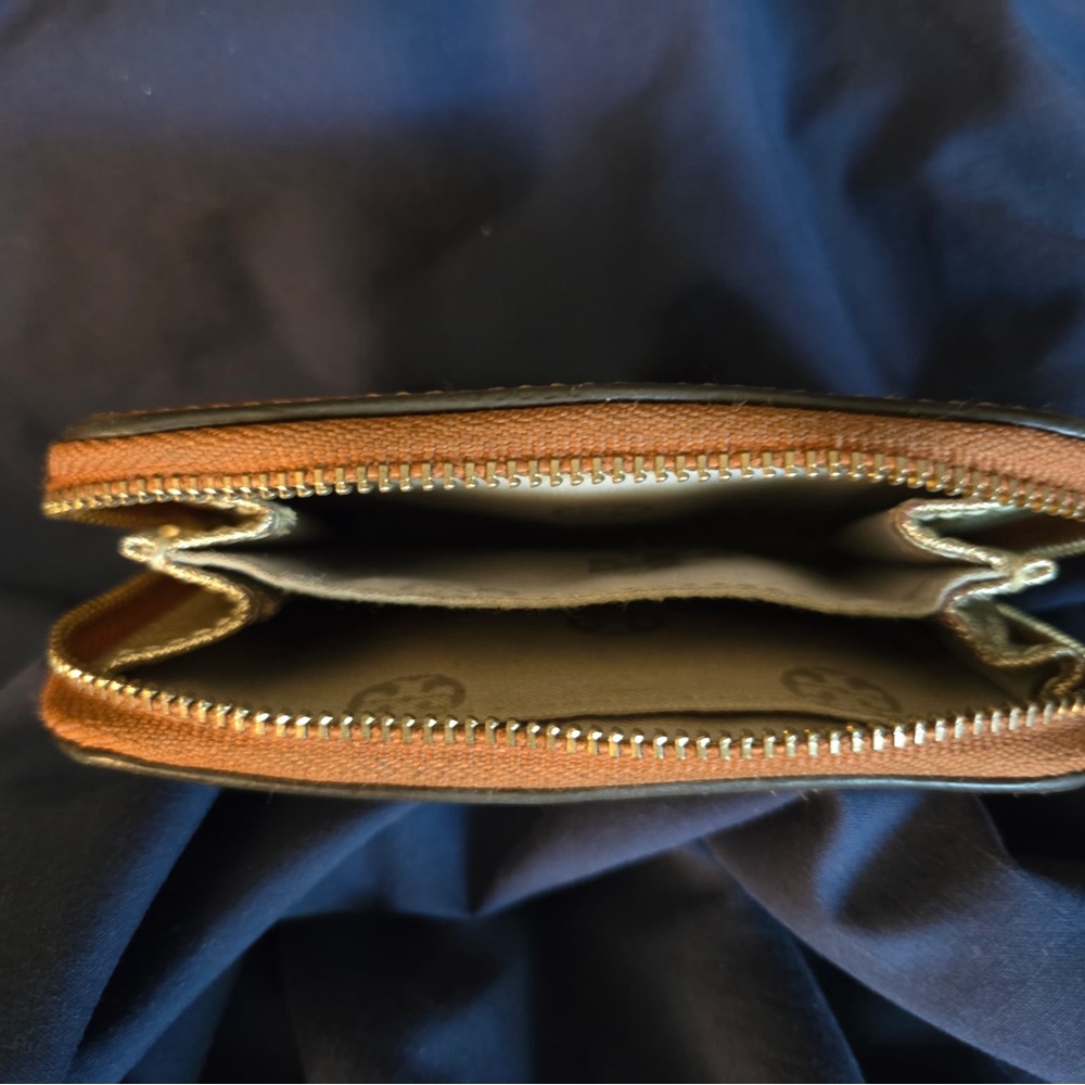 Tory Burch Tan Leather Wallet with Gold Logo - Picture 2 of 3